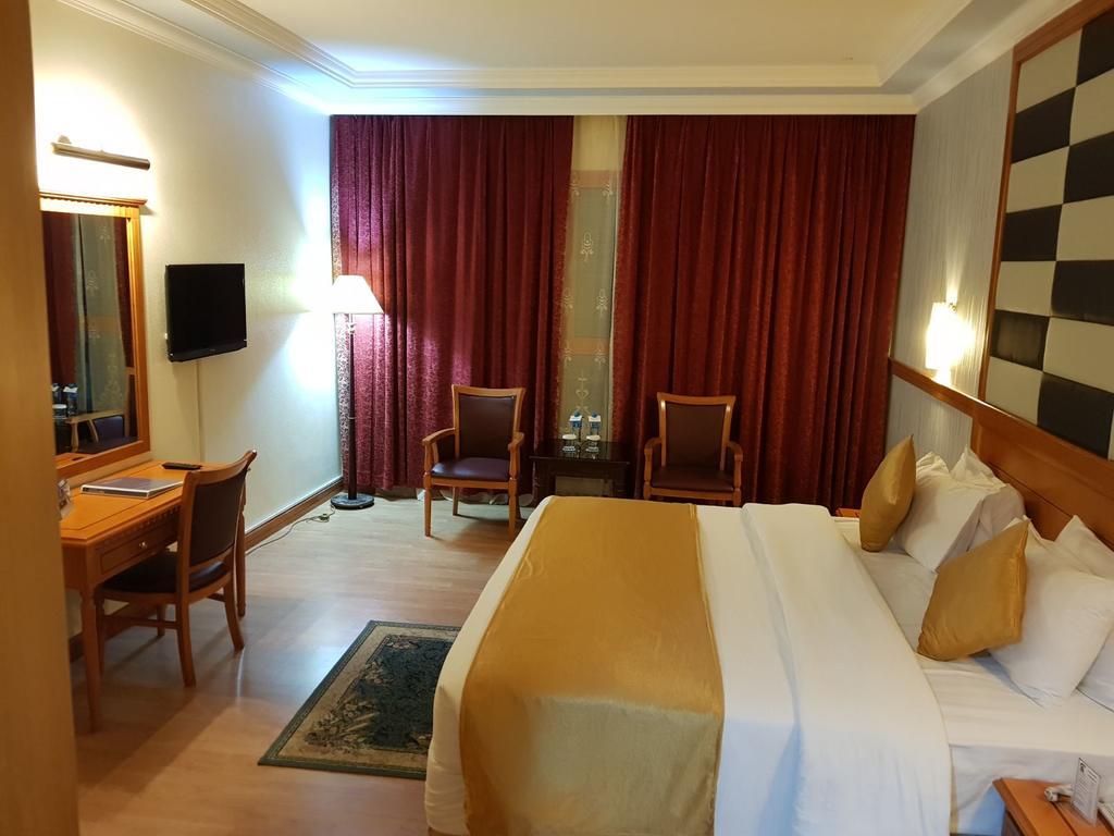 Swiss International Palace Hotel Manáma Kültér fotó